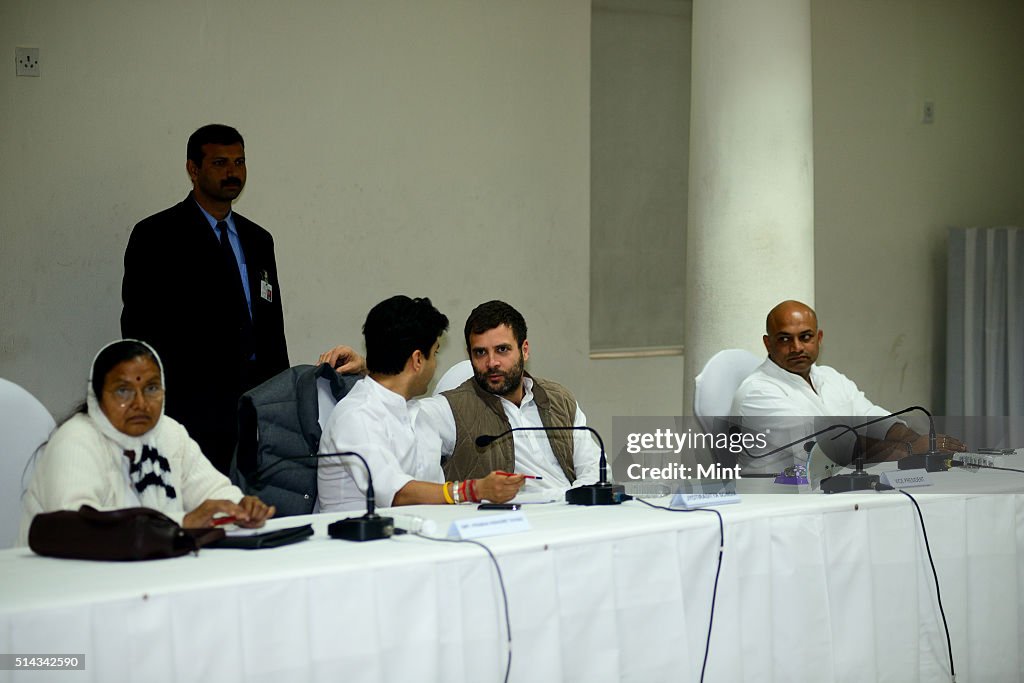 Rahul Gandhi Meets Junior Congress Leaders in Delhi