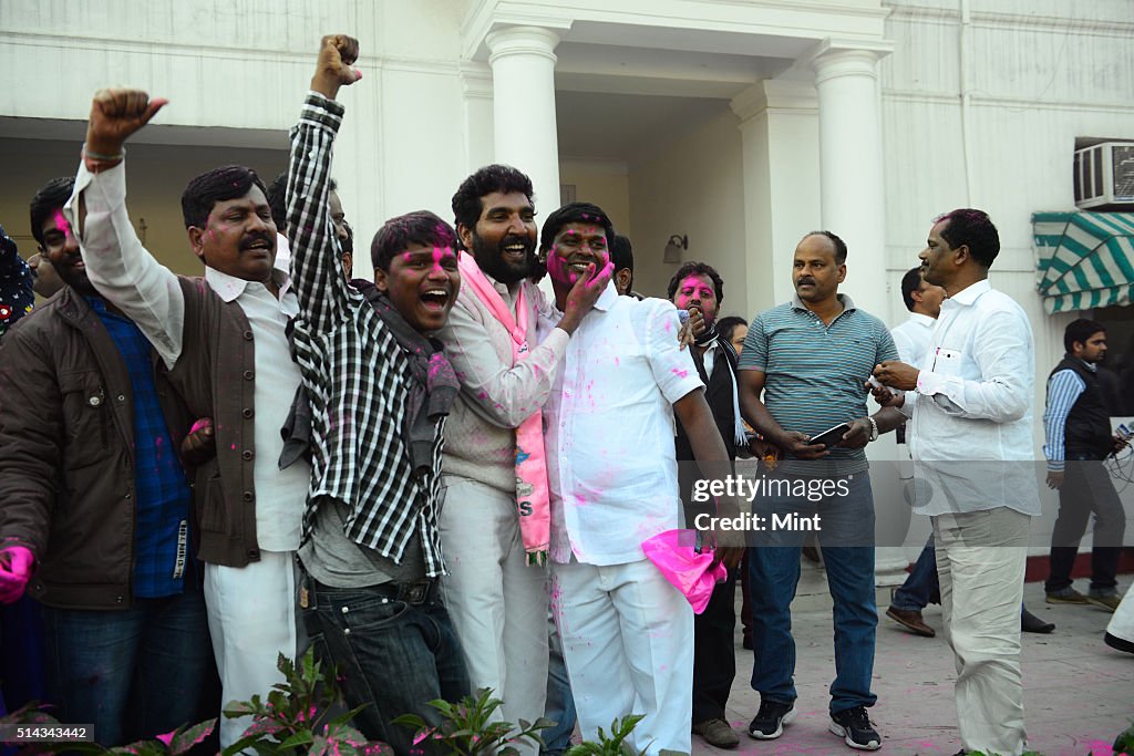 Telangana Supporters Celebrate As Bill Passed In Lok Sabha