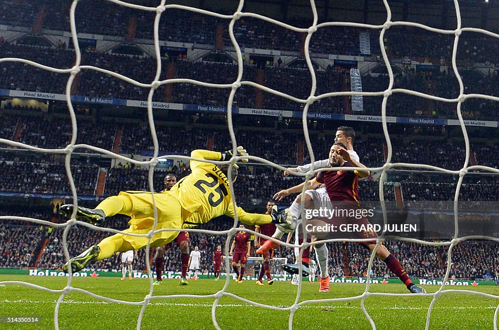 TOPSHOT-FBL-EUR-C1-REALMADRID-ROMA