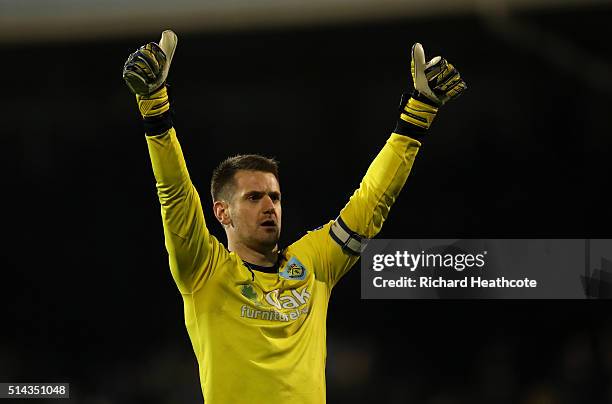 Tom Heaton of Burnley celebrates victory at the final whistle during the Sky Bet Championship match between Fulham and Burnley at Craven Cottage on...