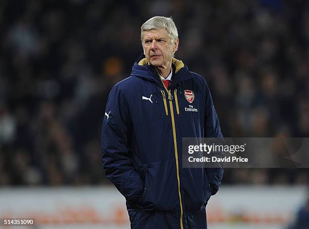 Arsene Wenger the Manager of Arsenal during the match between Hull City and Arsenal in the FA Cup 5th round at KC Stadium on March 8, 2016 in Hull,...