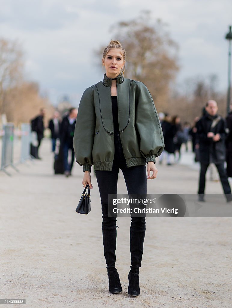 Street Style -Paris Fashion Week : Day Eight Womenswear Fall Winter 2016/2017