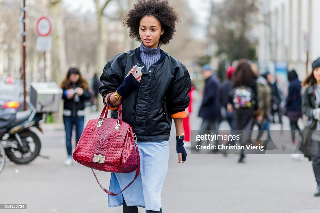 Street Style -Paris Fashion Week : Day Eight Womenswear Fall Winter 2016/2017