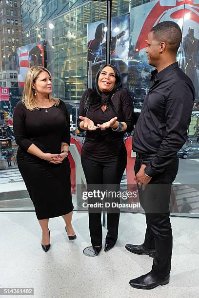 Calloway interviews Renee Graziano and Karen Gravano of "Mob Wives" during their visit to "Extra" at their New York studios at H&M in Times Square on...