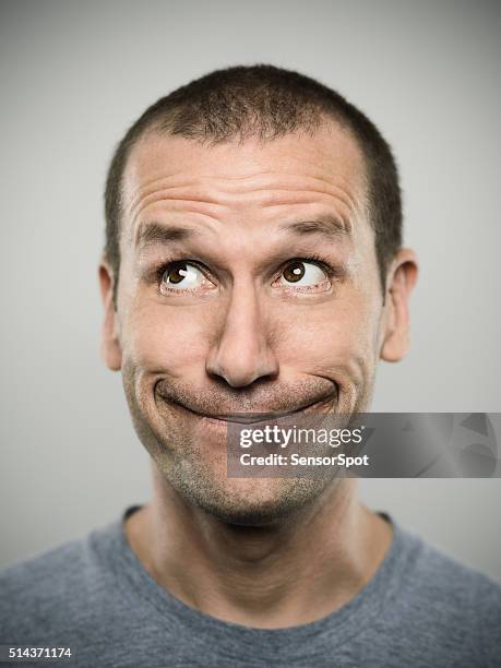 retrato de um americano homem real. - raised eyebrows imagens e fotografias de stock