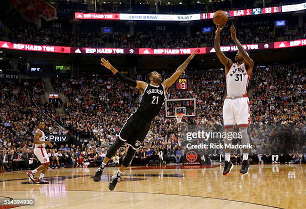 Toronto Raptors forward Terrence Ross throws up a three as Brooklyn Nets guard Wayne Ellington comes out to defend. Toronto Raptors vs Brooklyn Nets...