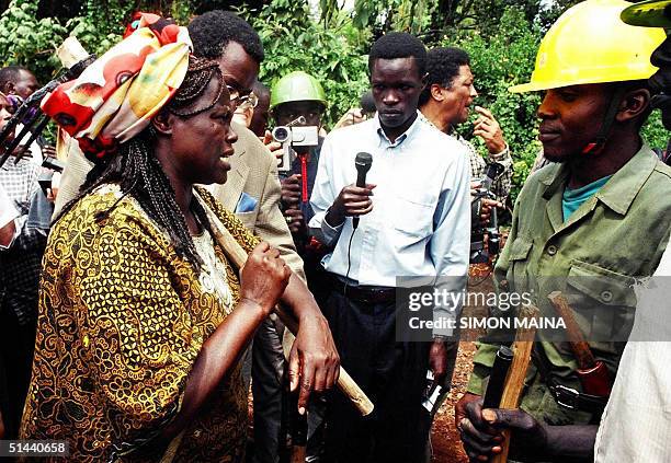 Picture taken in April 1999 shows Kenya's Wangari Maathai challenging hired security people in the Karura Forest, in the Kenyan Capital Nairobi,...