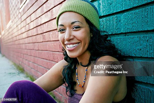 hispanic woman sitting on city street - a la moda stock pictures, royalty-free photos & images