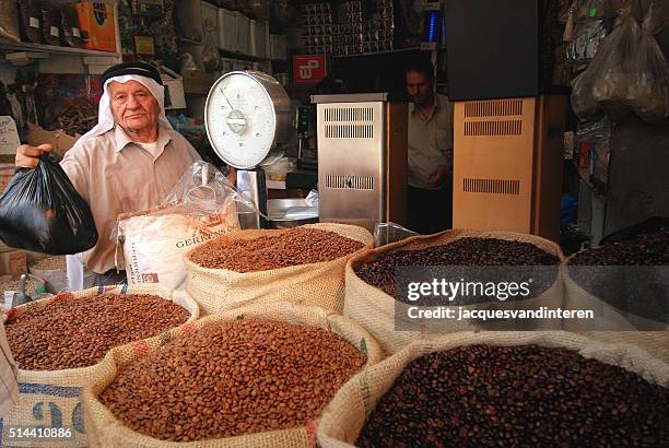 auf dem markt in den oman - amman stock-fotos und bilder