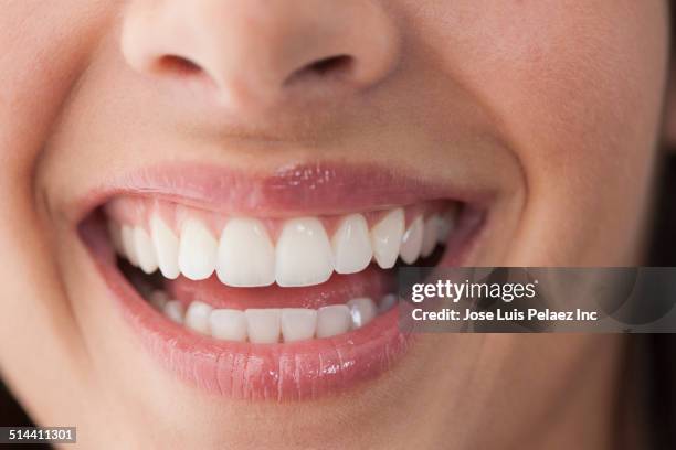 close up of caucasian woman's smile - close up imagens e fotografias de stock