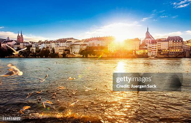 sonnenuntergang in basel - schweiz stadt stock-fotos und bilder