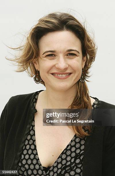 Actress Hannah Davis poses during a photocall on the second day of the 15th Dinard Festival Of British Film on October 8, 2004 in Dinard, France. The...