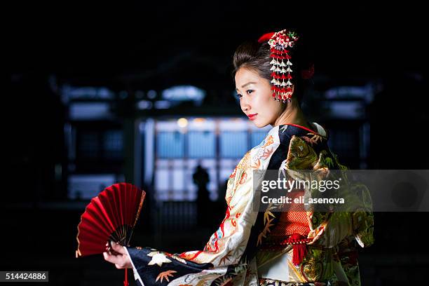 beautiful japanese woman with kimono in tokyo, japan - geisha japan stock pictures, royalty-free photos & images