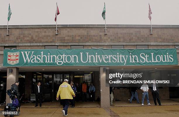 United States: Members of the media and staff enter Washington University in St. Louis, Missouri, 08 October, 2004 hours before the second...