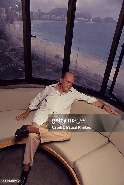 Oscar Ribeiro de Almeida Niemeyer Soares Filho , known as Oscar Niemeyer, photographed in 1990 in his apartment at Copacabana beach, Rio de Janeiro,...