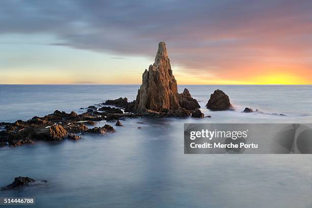 the reef of the sirens (almeria) - cabo de gata fotografías e imágenes de stock