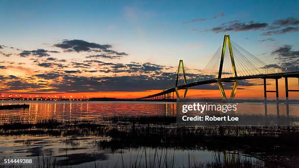 arther ravenel bridge at twilight hour - charleston carolina do sul imagens e fotografias de stock