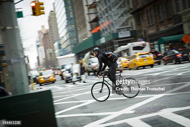 New York, United States of America A cyclist drives in New York by an intersection on February 25, 2016 in New York, Germany.