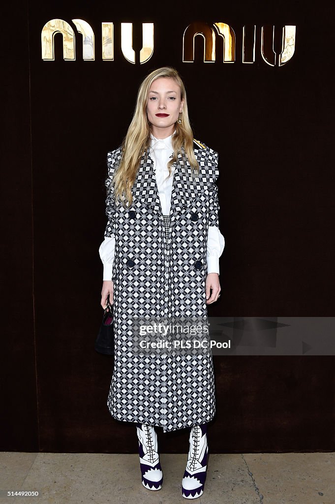 Miu Miu : Arrivals - Paris Fashion Week Womenswear Fall/Winter 2016