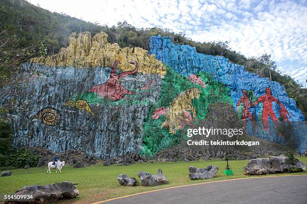 famous  mural de la prehistoria at vinales of pinar-del-rio cuba - prehistoria stock pictures, royalty-free photos & images