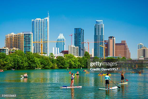 horizonte de austin y del personas divirtiéndose - austin fotografías e imágenes de stock