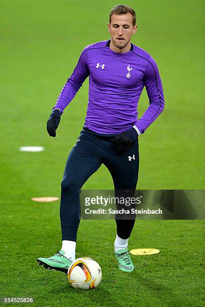 Harry Kane attends the Tottenham Hotspur FC training session prior to the UEFA Europa League match between Borussia Dortmund and Tottenham Hotspur FC...