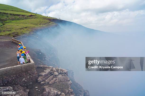 people admiring the masaya volcano - masaya volcano stock-fotos und bilder