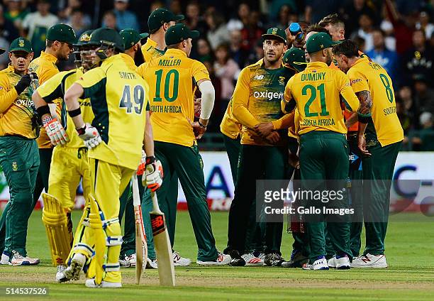 South Africa look on as David Warner of Australia is given not out during the 3rd KFC T20 International match between South Africa and Australia at...