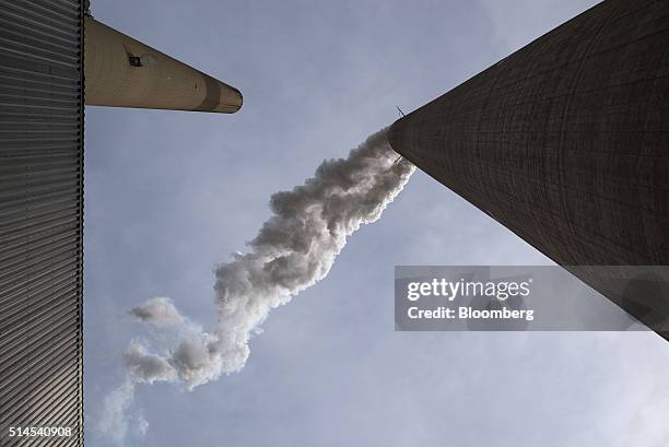 Scrubber stack releases water vapor at the American Electric Power Mountaineer coal plant in Letart, West Virginia, U.S., on March 9, 2016. U.S....