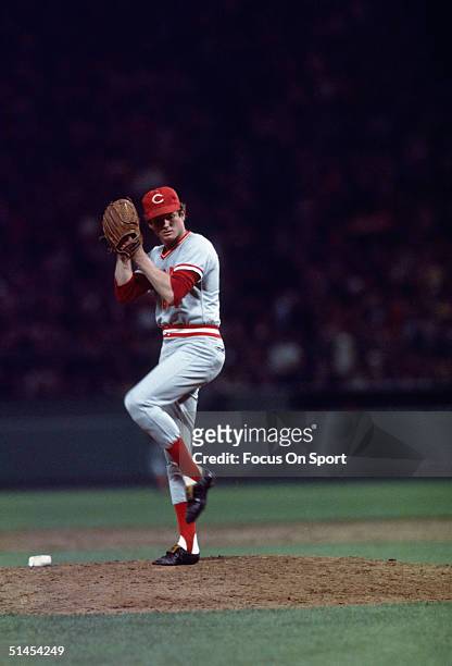 Relief pitcher Pat Darcy of the Cincinnati Reds pitches during Game 6 of the 1975 World Series against the Boston Red Sox on October 21, 1975 at...