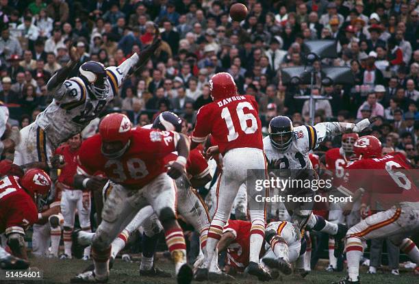 Lenny Dawson of the Kansas City Chiefs passes to a teammate during Super Bowl IV against the Minnesota Vikings at Tulane Stadium in New Orleans,...