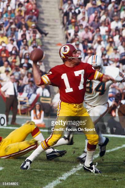 Billy Kilmer quarterback for the Washington Redskins passes during Super Bowl VII against the Miami Dolphins at Memorial Coliseum on October 14, 1973...