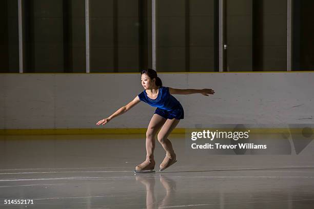 a young woman figure skating - フィギュアスケート　1人　競争　全身 ストックフォトと画像