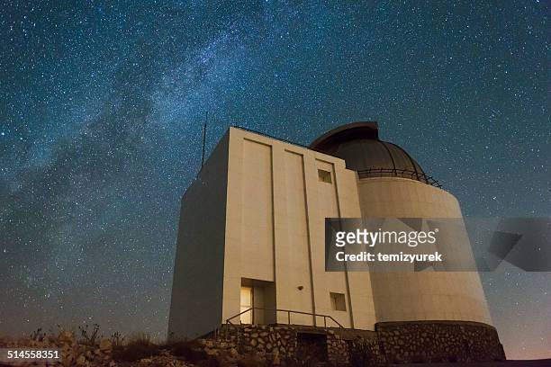 milky way con telescopio - nebulosa del águila fotografías e imágenes de stock