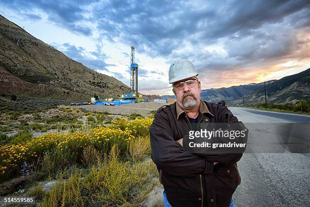 campo de petróleo plataforma de perfuração do trabalhador e fraturação hidráulica - oil and gas workers imagens e fotografias de stock