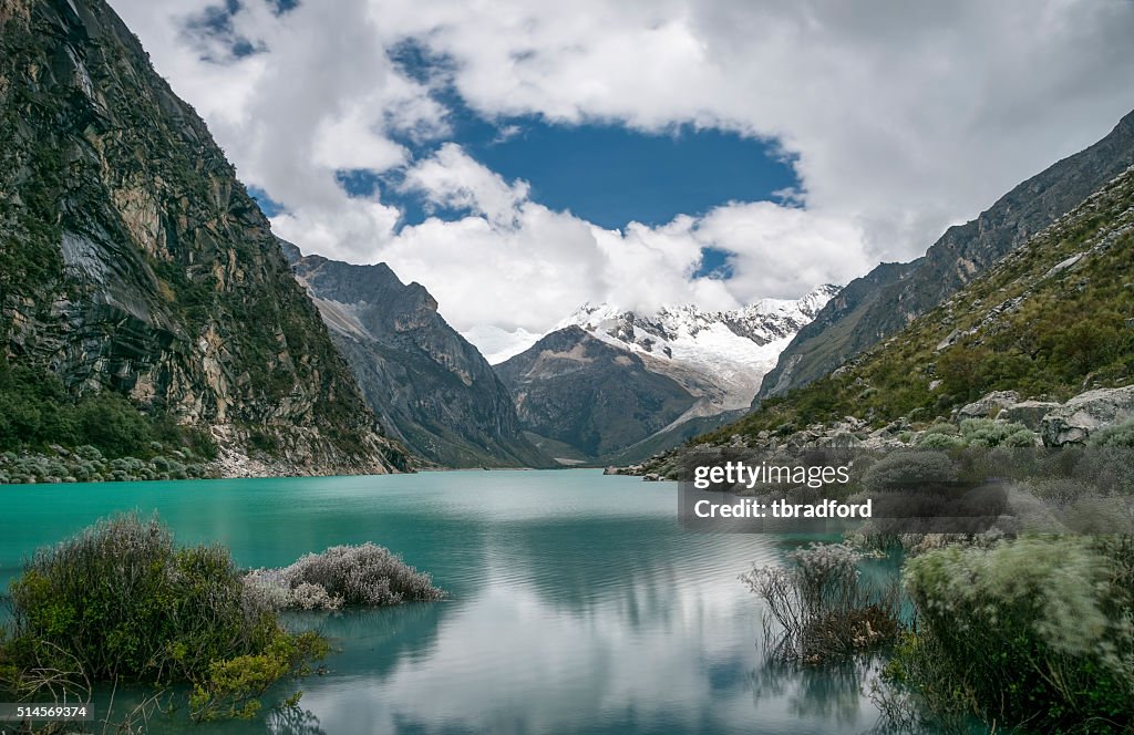 Laguna Paron und Piramide Spitze In den peruanischen Anden