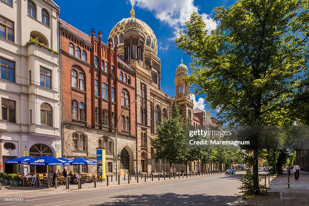 The exterior of the New Synagogue
