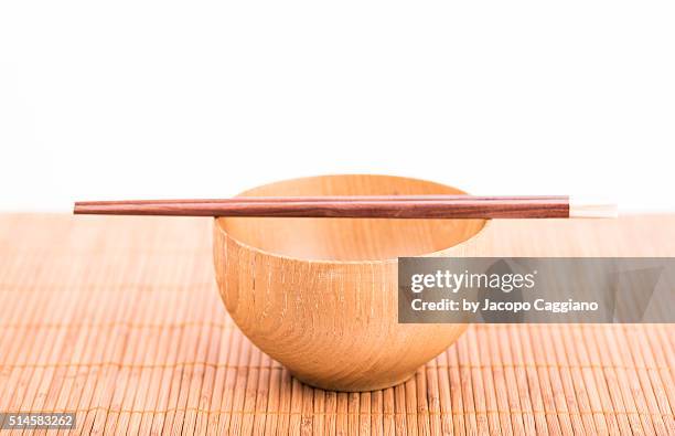 asian wooden rice bowl with sticks - jacopo caggiano stock-fotos und bilder