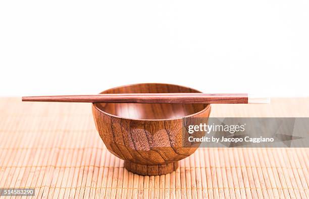 asian wooden rice bowl with sticks - jacopo caggiano 個照片及圖片檔