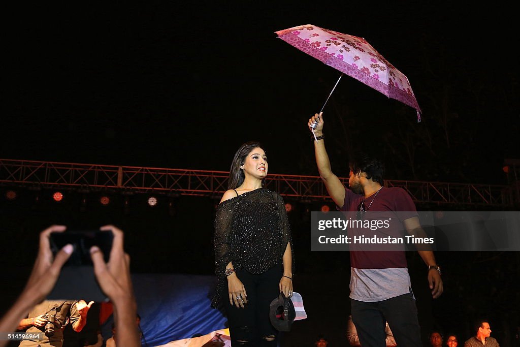 Bollywood Singer Sunidhi Chauhan Performs During Sri Venkateswara College Annual Fest 2016