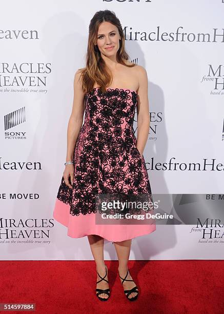 Actress Jennifer Garner arrives at the premiere of Columbia Pictures' "Miracles From Heaven" at ArcLight Hollywood on March 9, 2016 in Hollywood,...