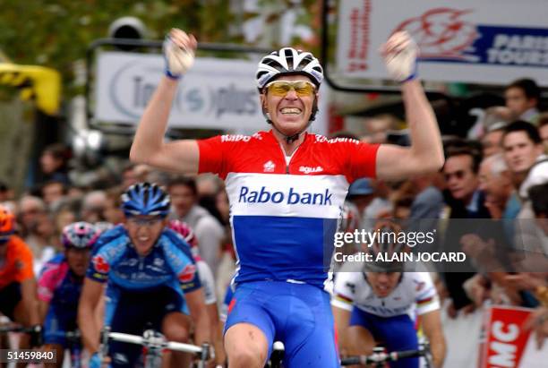 Dutchman Erik Dekker of the Rabobank team won the Paris-Tours cycling race, the ninth and penultimate round of the World Cup, 10 October 2004 in...