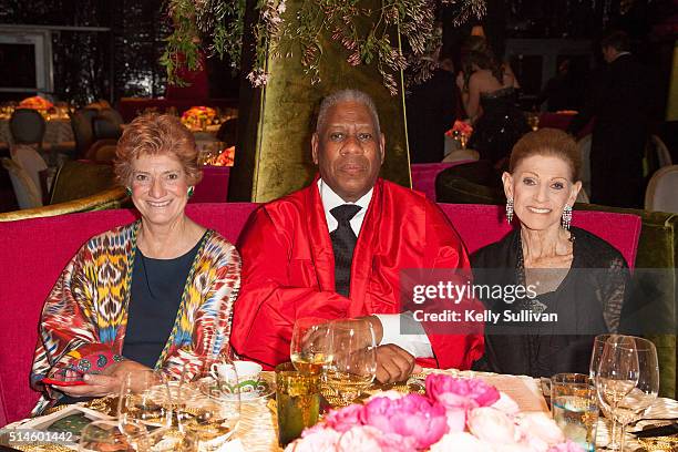 Andre Leon Talley and Annette De La Renta seated at the De Young museum during the Oscar De La Renta gala retrospective on March 9, 2016 in San...