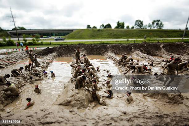 tough mudder mud mile - tough mudder imagens e fotografias de stock