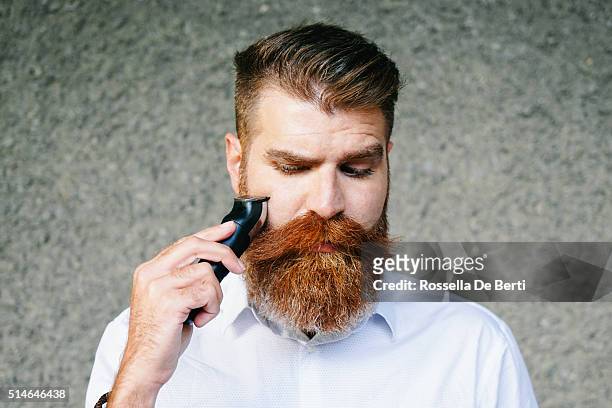 ritratto di un uomo barbuto bordo barba - barba peluria del viso foto e immagini stock
