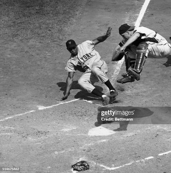Braves Catcher Leaping After Missing Thr Braves Catcher Leaping After Missing Thr