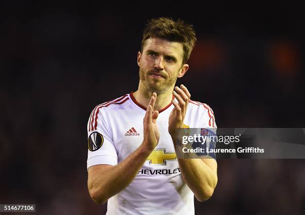 Michael Carrick of Manchester United applauds the crowd after the ...