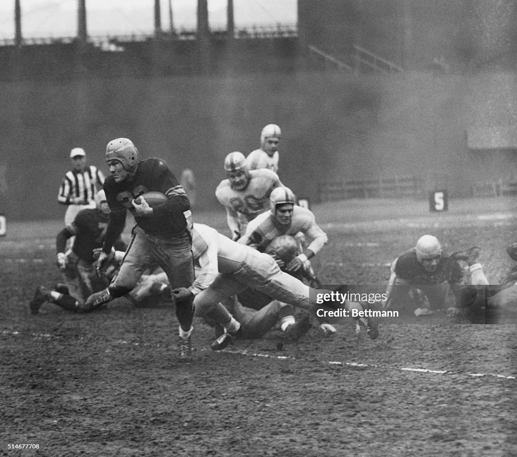 New York Bulldogs and Pittsburgh Steelers Football Game