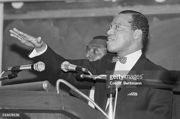 Albany, NY: Minister Louis Farrakhna gestures to more than five hundred students 4/24 in an appearance at the University of New York at Albany....