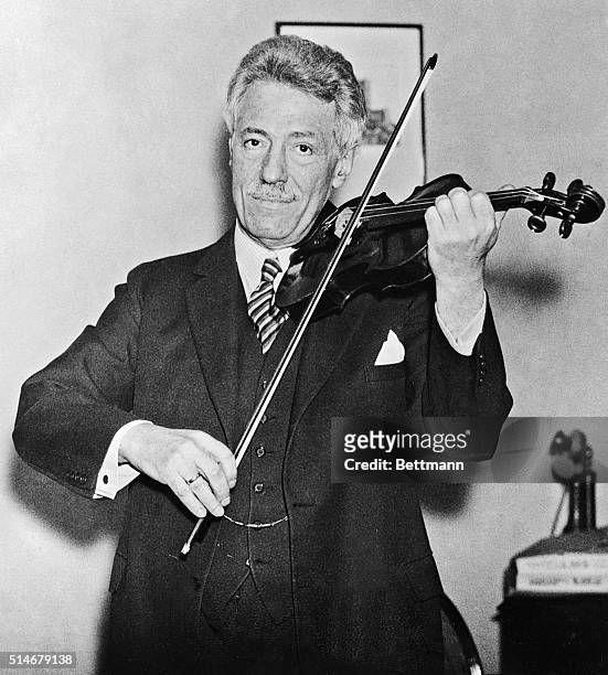 Prominent violinist Fritz Kreisler plays at a press reception at the Grovenor House in London.